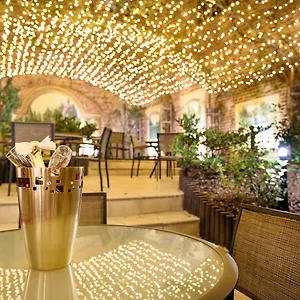 Le Chatelain Hotell